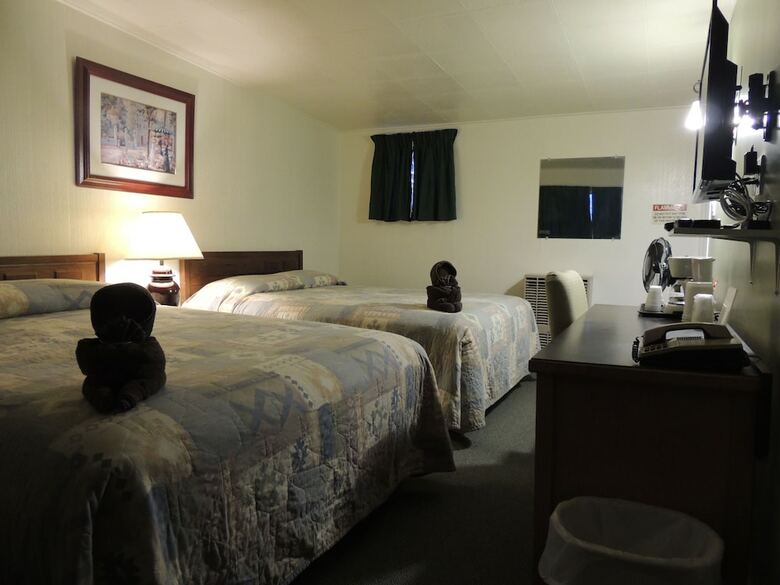 100 Mile Motel & Rv Park