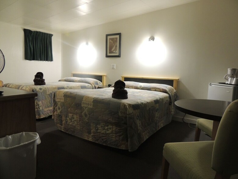100 Mile Motel & Rv Park