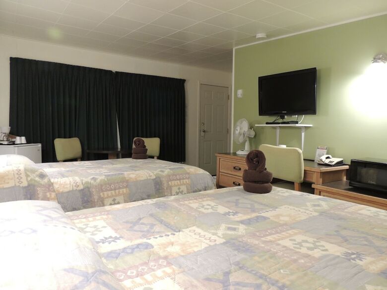 100 Mile Motel & Rv Park