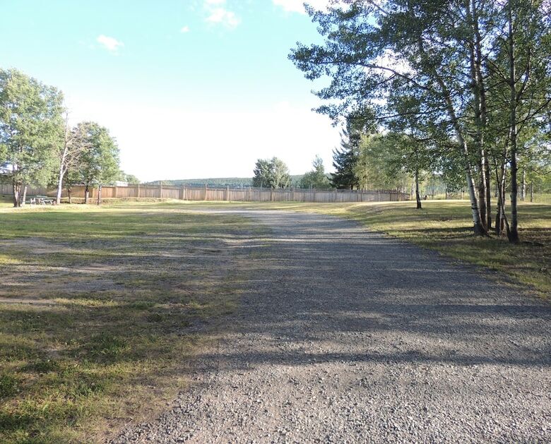 100 Mile Motel & Rv Park