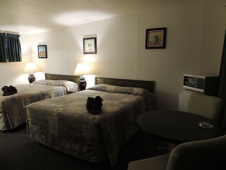 100 Mile Motel & Rv Park