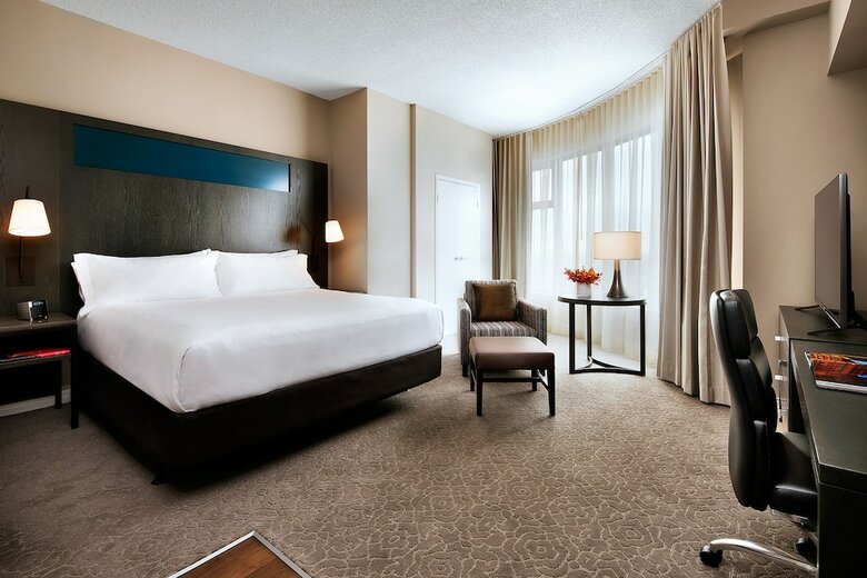 One King West Hotel & Residence