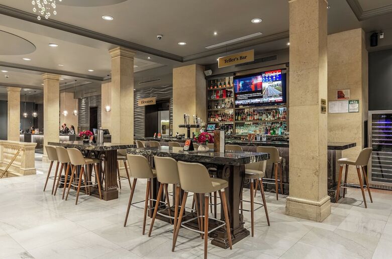 One King West Hotel & Residence