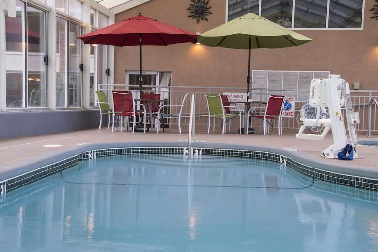 Hotel Lamplighter Inn & Suites - North