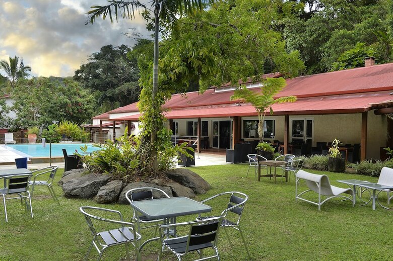Hotel Evasion