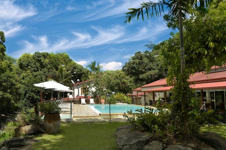 Hotel Evasion