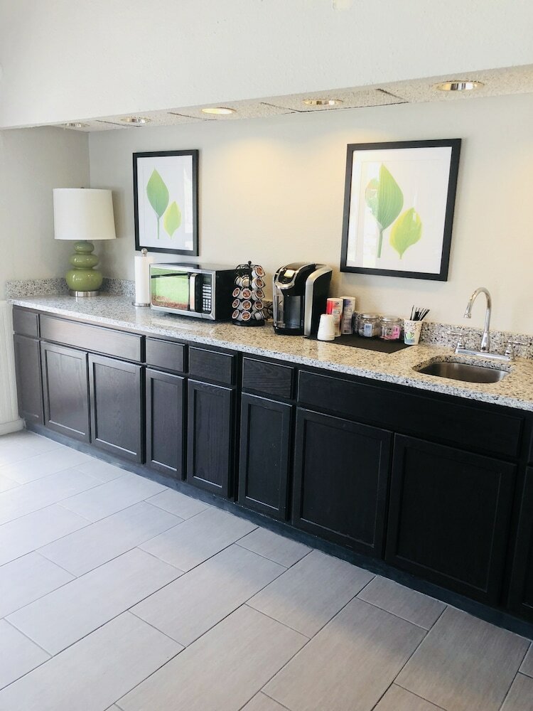 Hotel Golden Isles Inn & Suites