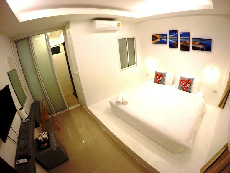 Hotel At We Patong Hostel