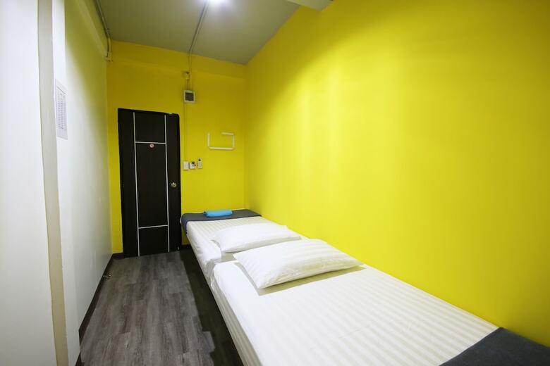 Hostal The Pillow Hostel