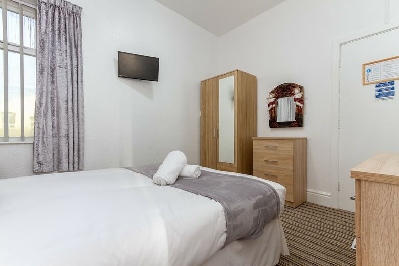 The New Sandringham Court Hotel