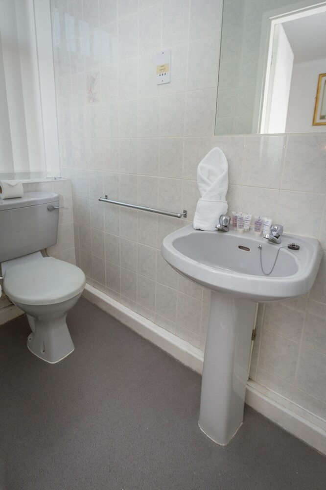 The New Sandringham Court Hotel