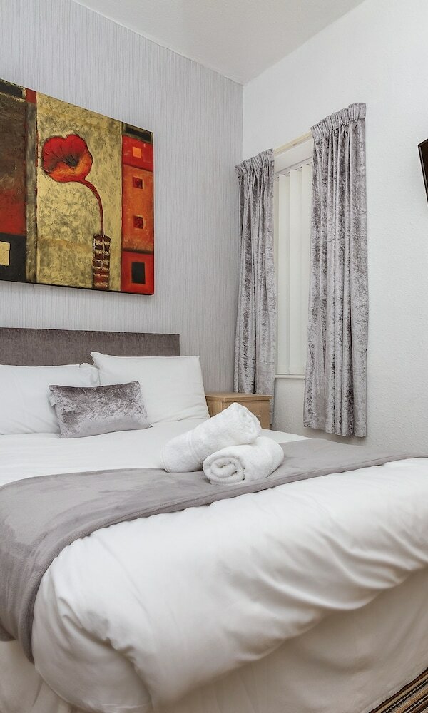 The New Sandringham Court Hotel