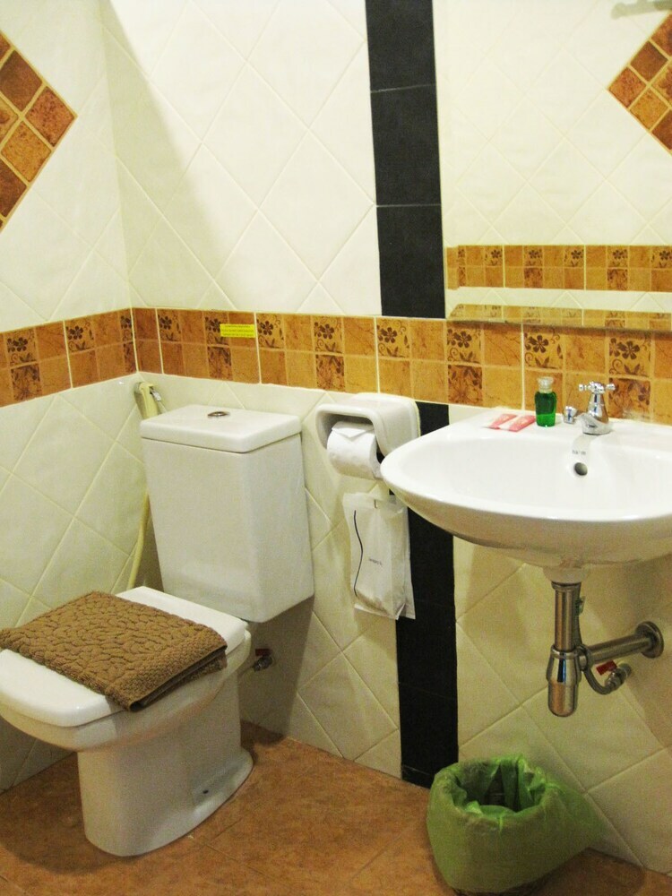 Hotel The Bang Khun Phrom Suites