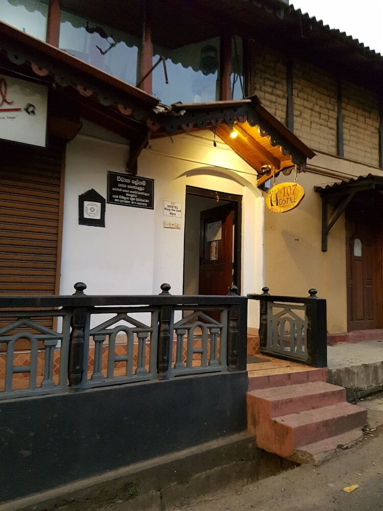 Hotel Hostel 107