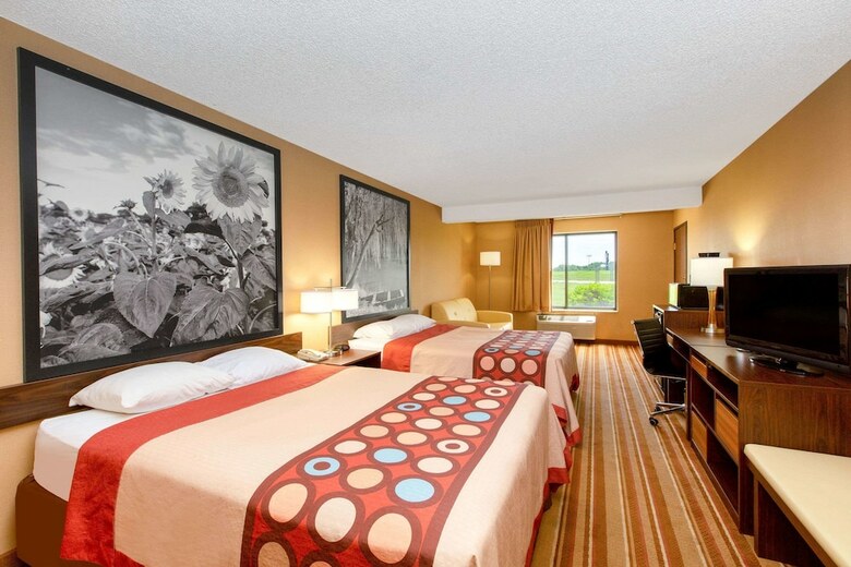 Hotel Super 8 By Wyndham Salina I-70