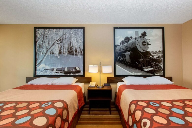 Hotel Super 8 By Wyndham Salina I-70
