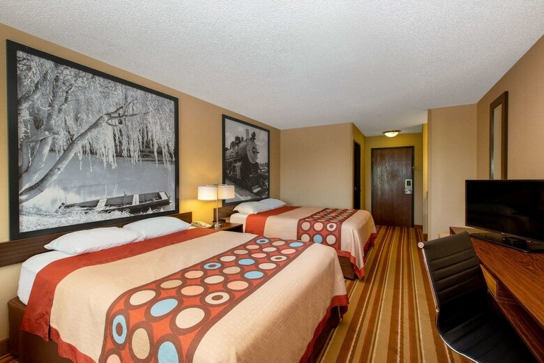 Hotel Super 8 By Wyndham Salina I-70