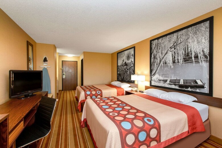 Hotel Super 8 By Wyndham Salina I-70