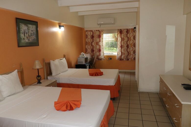 Pineapple Court Hotel