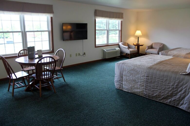 Hotel Farmstead Inn & Conference Center