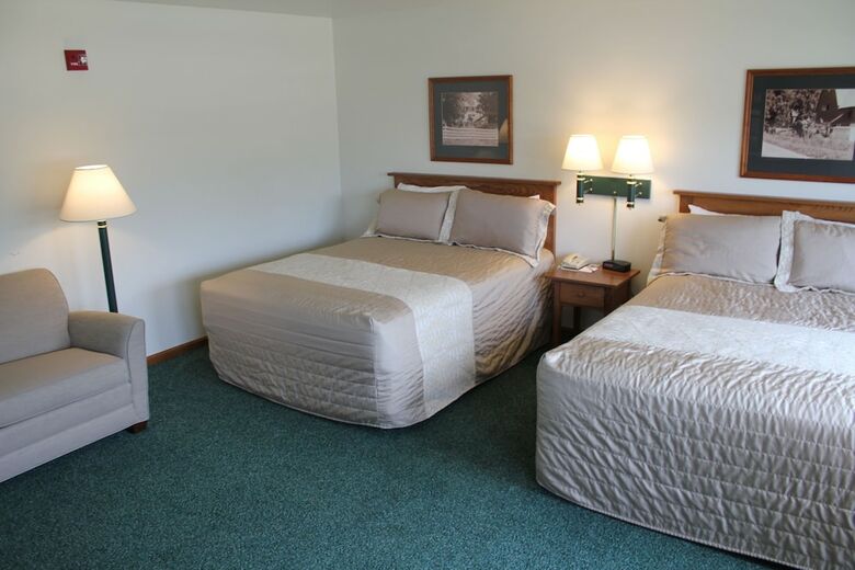 Hotel Farmstead Inn & Conference Center