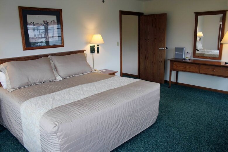 Hotel Farmstead Inn & Conference Center