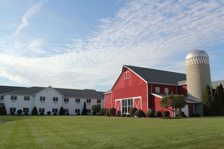 Hotel Farmstead Inn & Conference Center