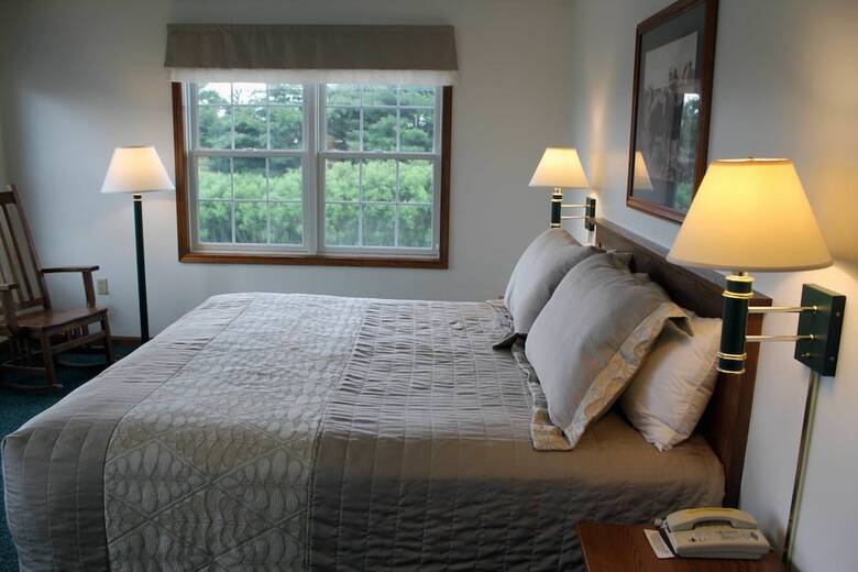 Hotel Farmstead Inn & Conference Center