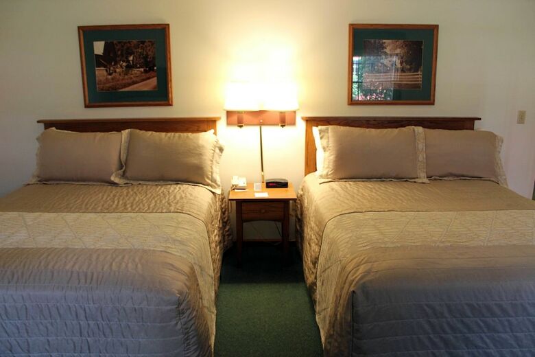 Hotel Farmstead Inn & Conference Center
