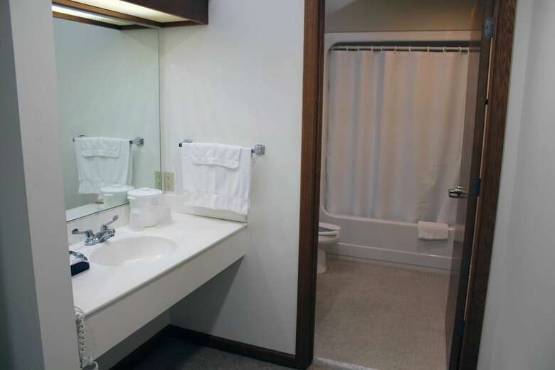 Hotel Farmstead Inn & Conference Center