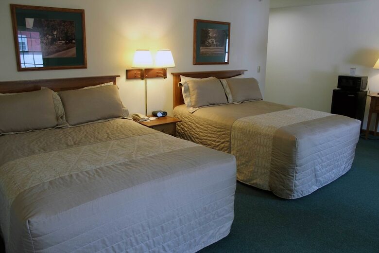 Hotel Farmstead Inn & Conference Center