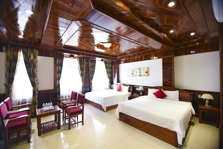 San San Hotel