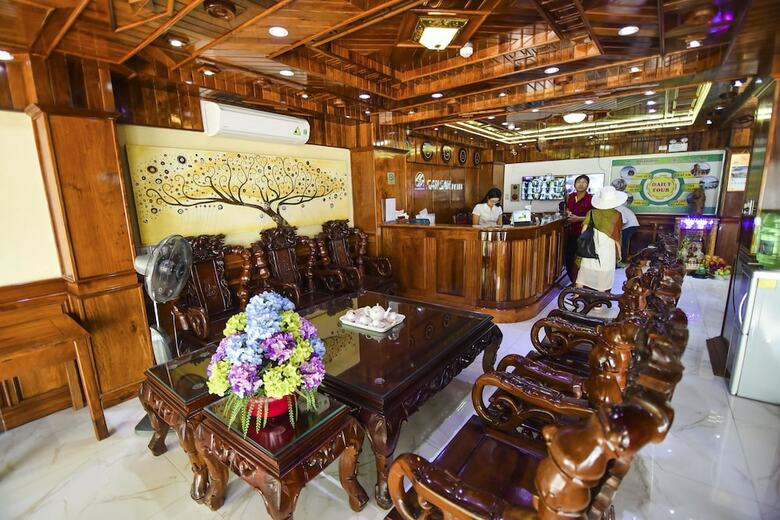 San San Hotel