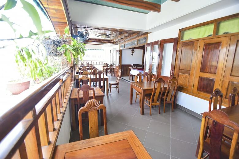 San San Hotel