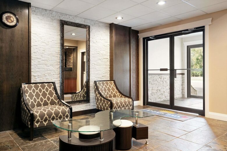 Hotel Days Inn By Wyndham Sylvan Lake