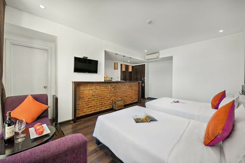 Emily Hotel & Apartments