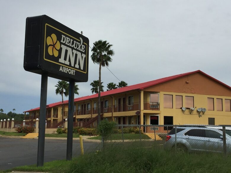 Motel Deluxe Inn Airport