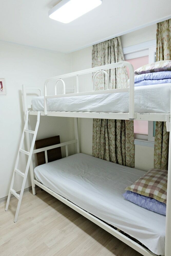 Hostal Yacht Guesthouse - Hostel