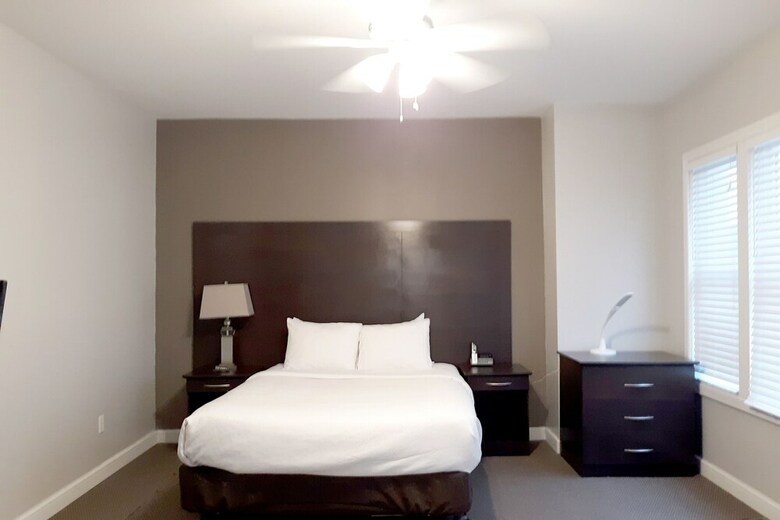 Apartamentos Hotel Oshawa Downtown