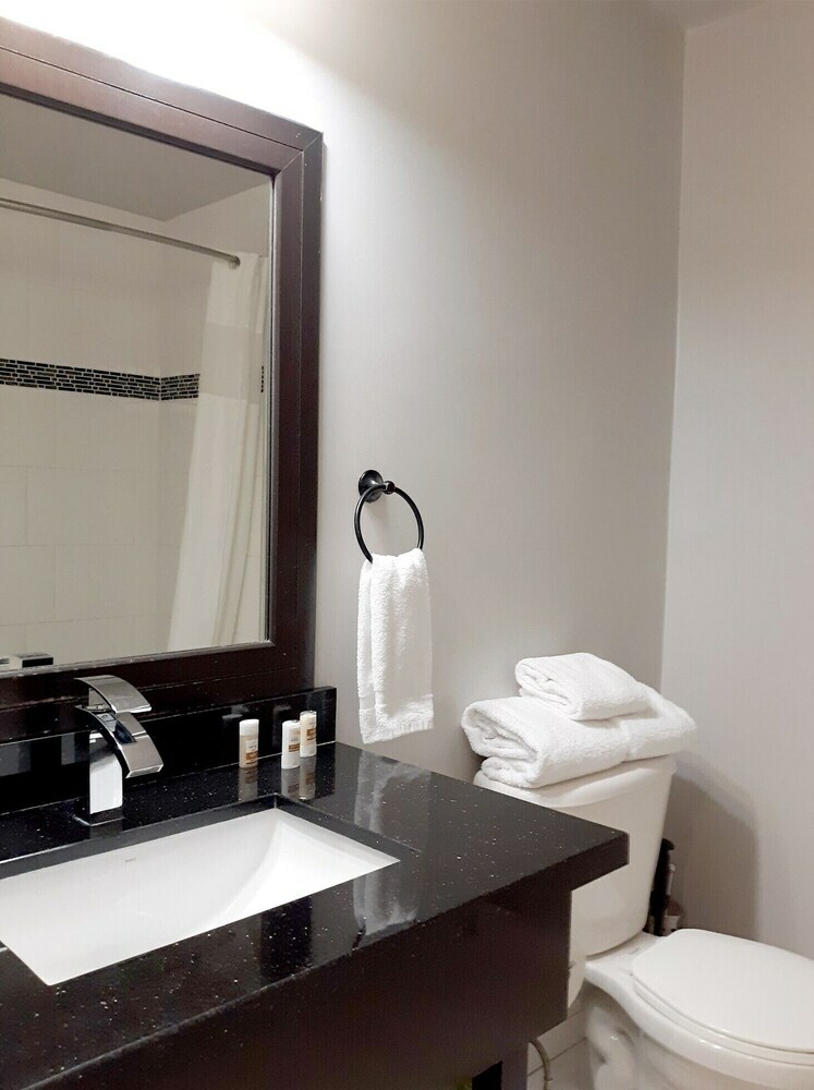 Apartamentos Hotel Oshawa Downtown