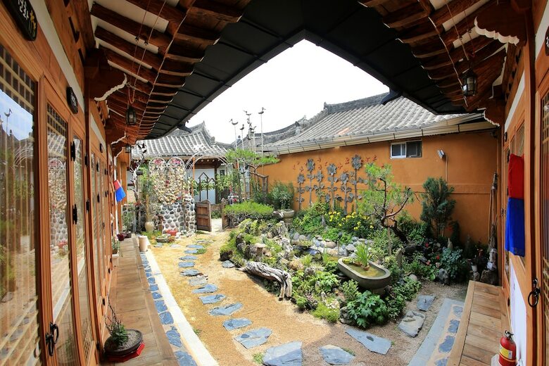 Hotel Happiness Full Guesthouse