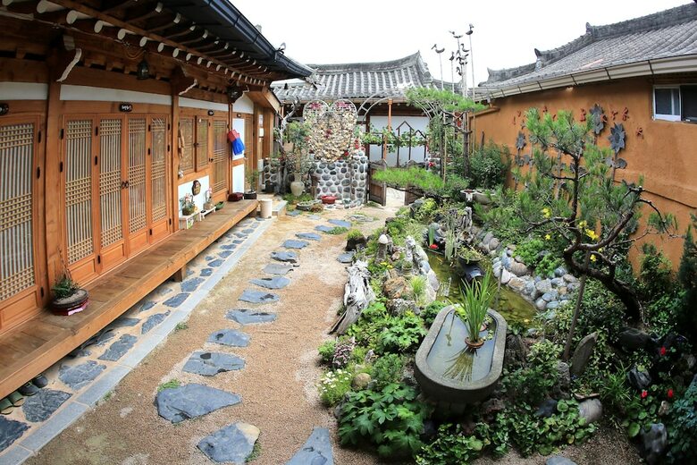 Hotel Happiness Full Guesthouse