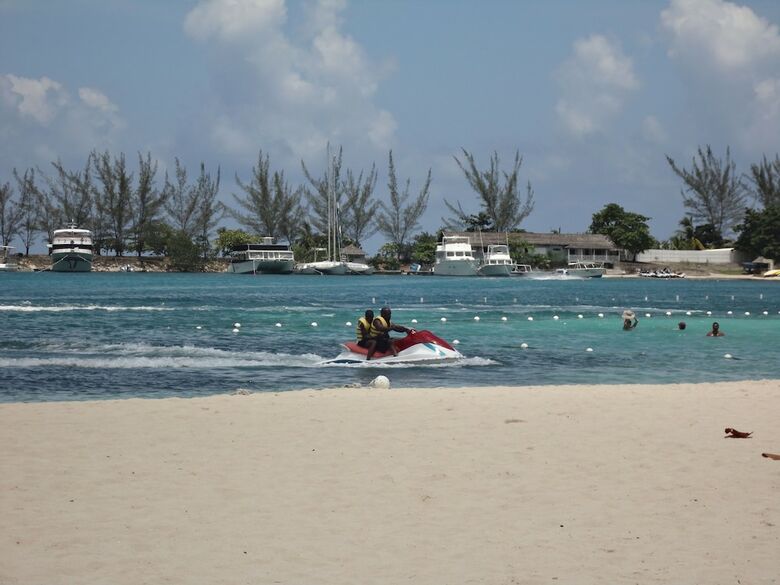 Private 2 Bedroom Condo A31 Sandcastle