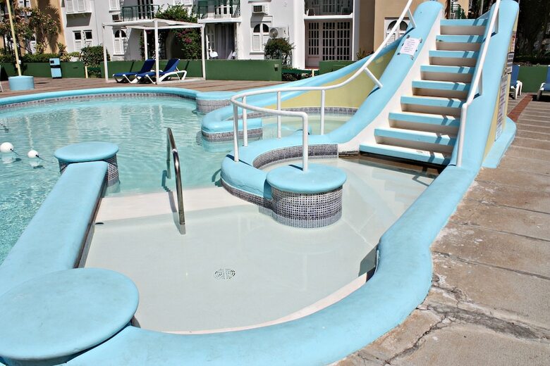 Private 2 Bedroom Condo A31 Sandcastle