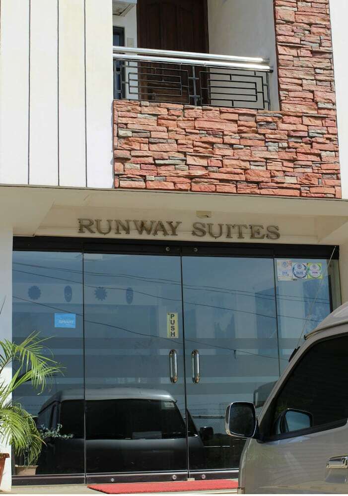 Hotel Runway Suites