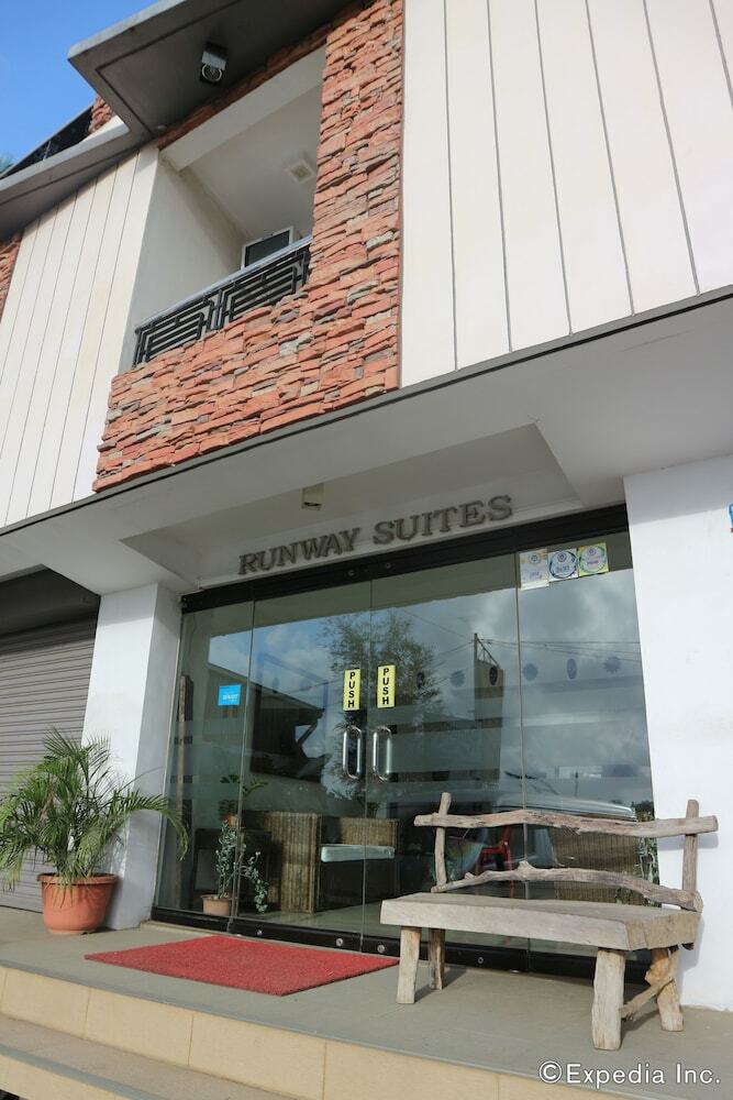 Hotel Runway Suites