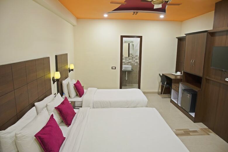 Hotel Genx Plaza Mughalsarai