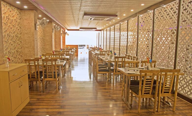 Hotel Genx Plaza Mughalsarai