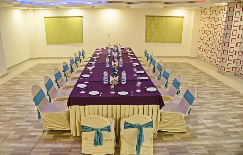Hotel Genx Plaza Mughalsarai