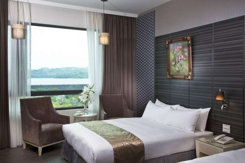 Renyi Lake Hotel